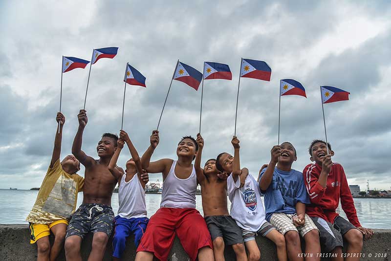 Children wave the Philippine flags